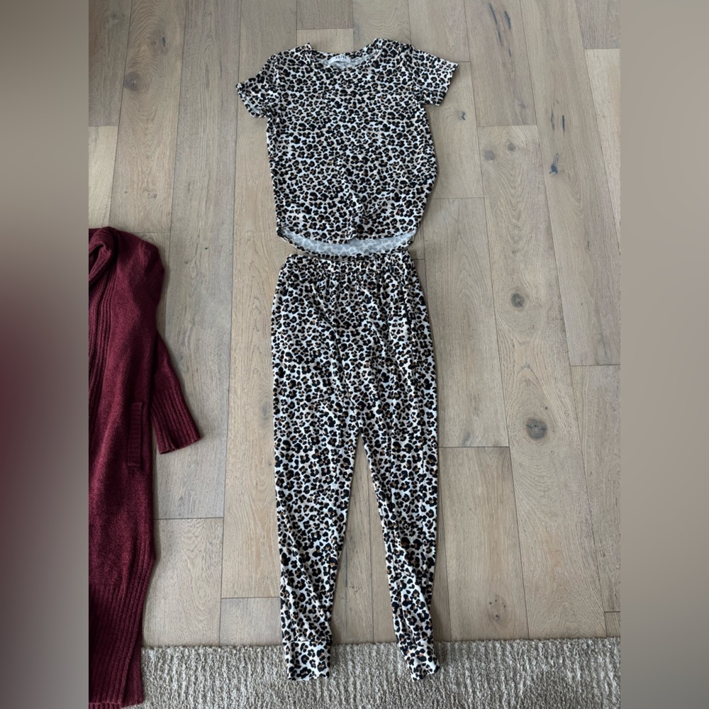 Cozy’s Women’s Pajama Set Leopard Small
